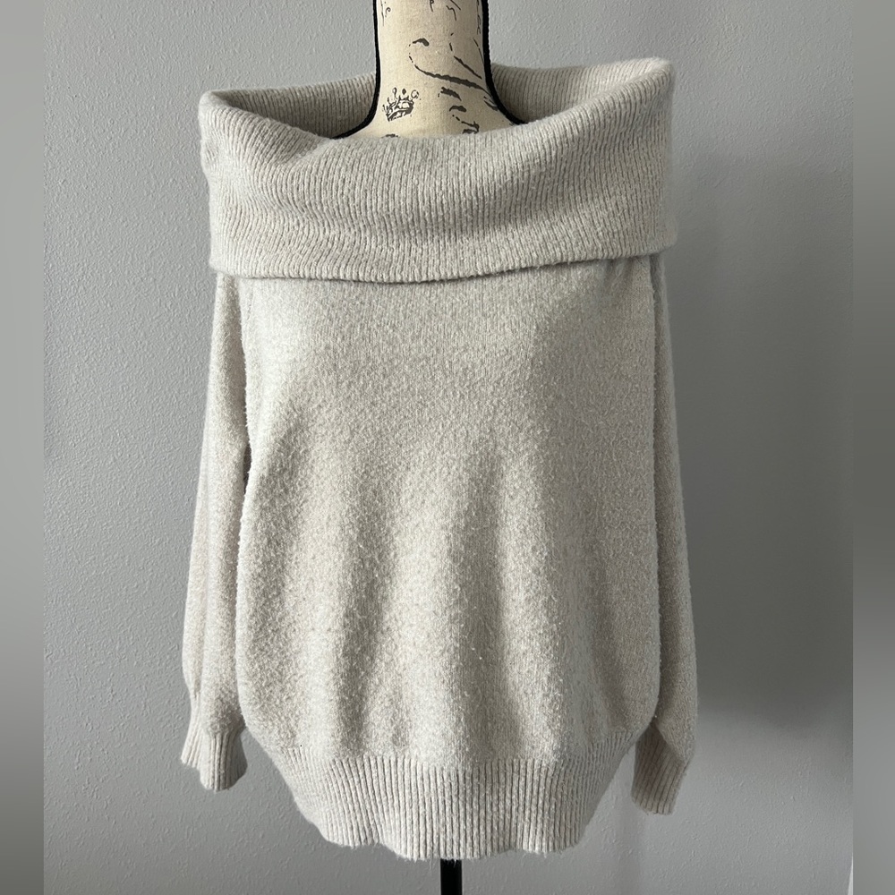 5/$20 Women’s H&M Scoop Neck Off The Shoulder 3/4 Sleeve  Sweater Cream …